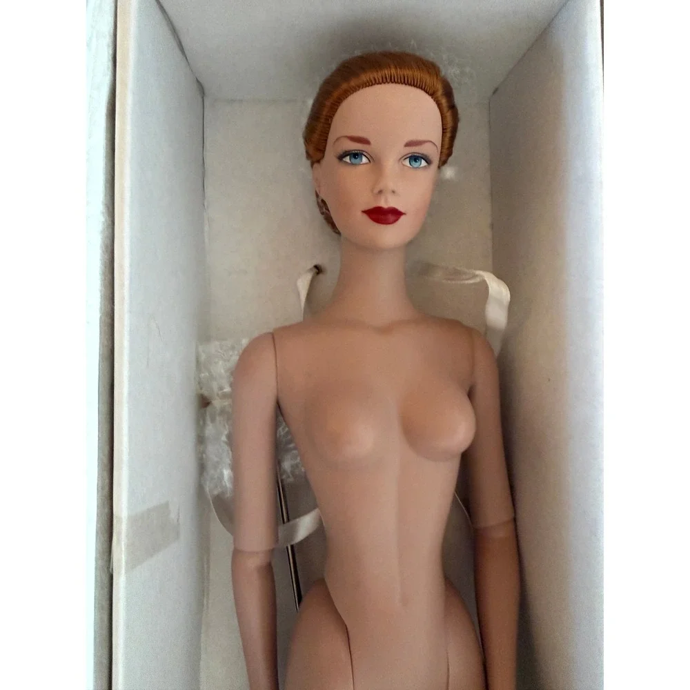 Tonner Brenda Starr Reporter In Red Nude Doll BS1303 Red Hair Blue Eyes Boxed